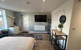 Abbotsbury 1 Bed Studio Opposite Uwe Free Parking